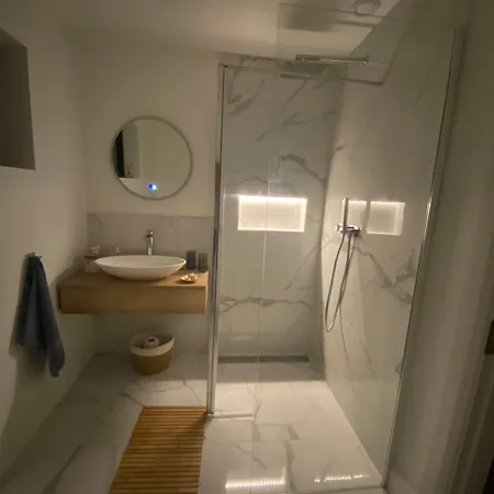 Ardmores Contemporary House Apartment