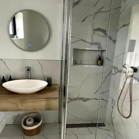 Ardmores Contemporary House Apartment *